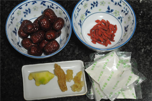 红枣姜汁糕|阿胶太贵，冬天我就吃它，1盘不过几块钱，清爽滋润，味道超赞！