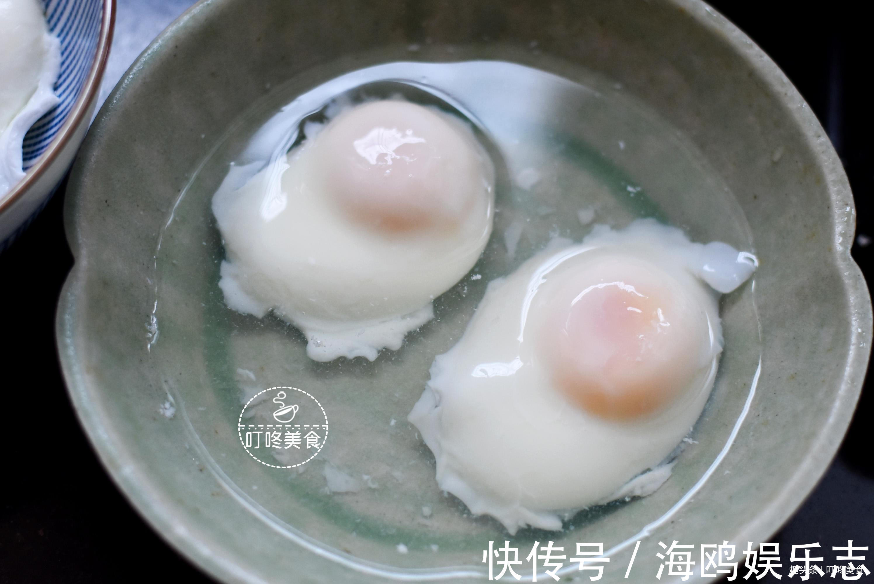 白沫|煮荷包蛋时，煮不圆还冒白沫教你一招，保证完整还不粘锅！