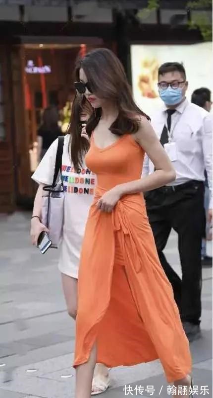 透明高跟凉鞋 难道今年流行透明高跟凉鞋吗30位美女穿出了简约而不简单的效果