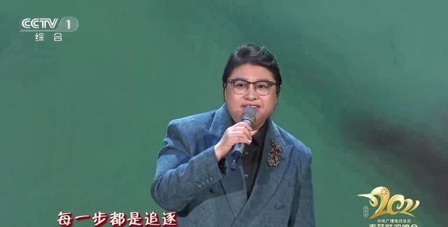 央视春晚王琪为骆文博“做嫁衣”，明明是唱歌，注意力被舞者吸引