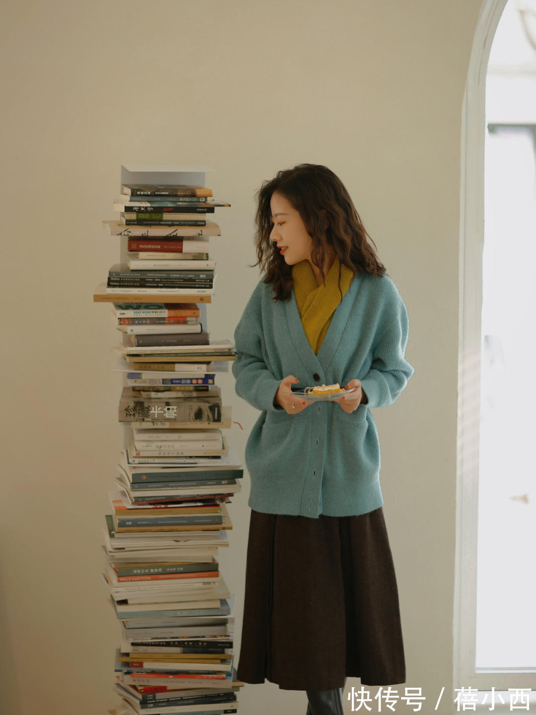 红色|能把“毛衣开衫”驾驭好,你离“时髦精”就不远了,穿出优雅时尚