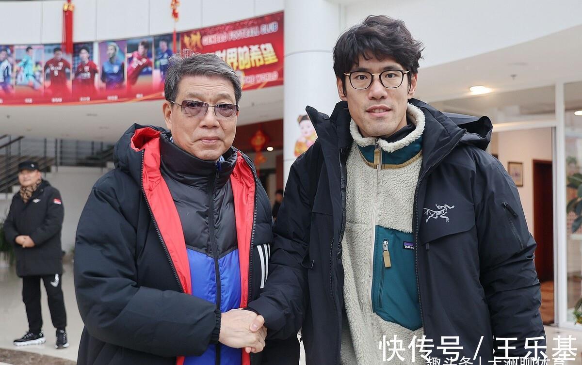 清华大学|徐根宝教练取得给力支持,球迷点赞声一片!中超、国足或能获利