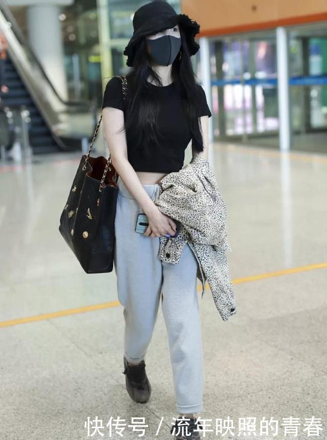 今年大火的“短款t”，很适合小个子女生，配这几条裤子显高好看