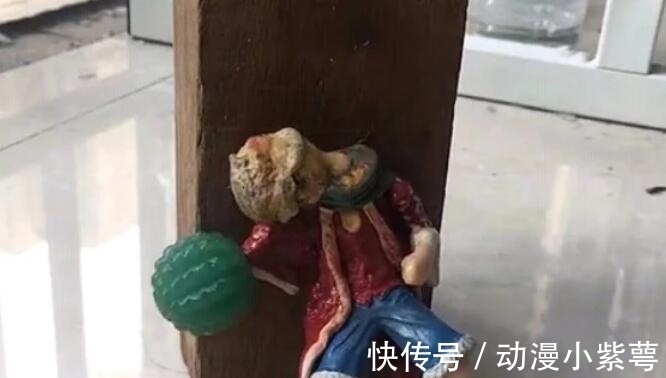 不忍直视|不忍直视的手办结局，妖刀姬洗热水澡，初音未来像“孤儿”