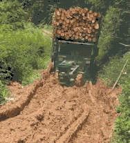 |搞笑GIF从来没有见过如此较真的一个大哥，非要弄得一样宽吗？