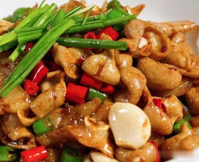 炒肥肠时，直接下锅炒不好，牢记这6个步骤，肥肠又香又脆没异味