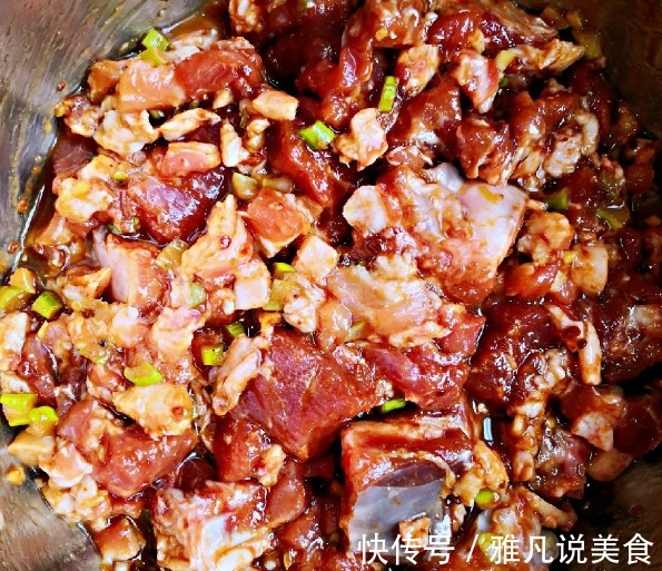 排骨新做法,不做菜做馅料,好吃不油腻,比红烧排骨都好吃