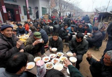 摆设|农村酒席“怪象”,白酒啤酒成摆设,为何都不爱喝酒了看完懂了