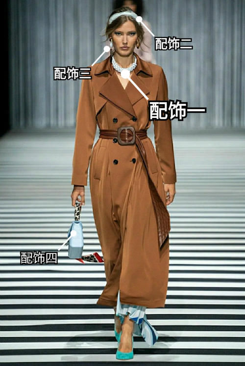 人手一件的棕色风衣，这样配“内搭”才上档次，轻松摆脱路人感