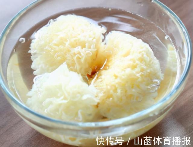 苹果银耳羹|苹果生吃太凉了，用这个方法煮一锅，香甜爽口又滋补，冷天可多吃