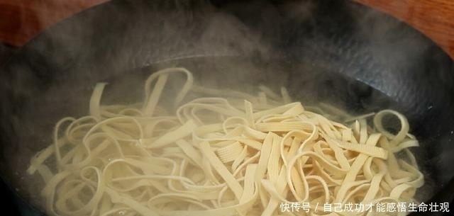 食用碱|这菜浑身都是宝,可惜很多人不懂,简单一拌,给家人吃营养补钙