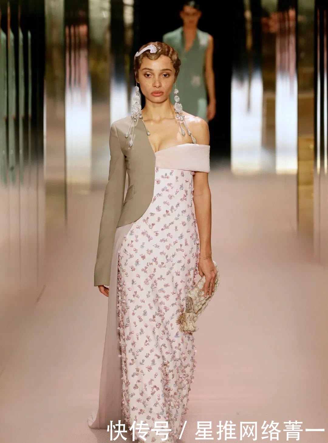 jones|黛米·摩尔走秀的FENDI2021高定秀,她们为艺术站台