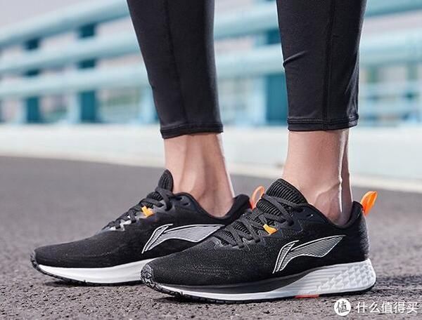 跑者|五大进口品牌,六大国产品牌,16款秋季适合入门跑者的跑鞋他推荐与分析。