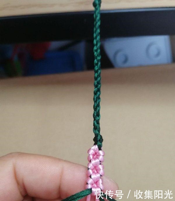 漂亮|3朵漂亮的桃花结手链,非常适合女生佩戴,清新又好看!附编法!