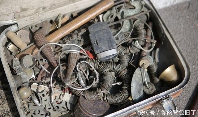 耗时|男子耗时21年从农村收集废品,足足装满30箱,如今价值翻涨