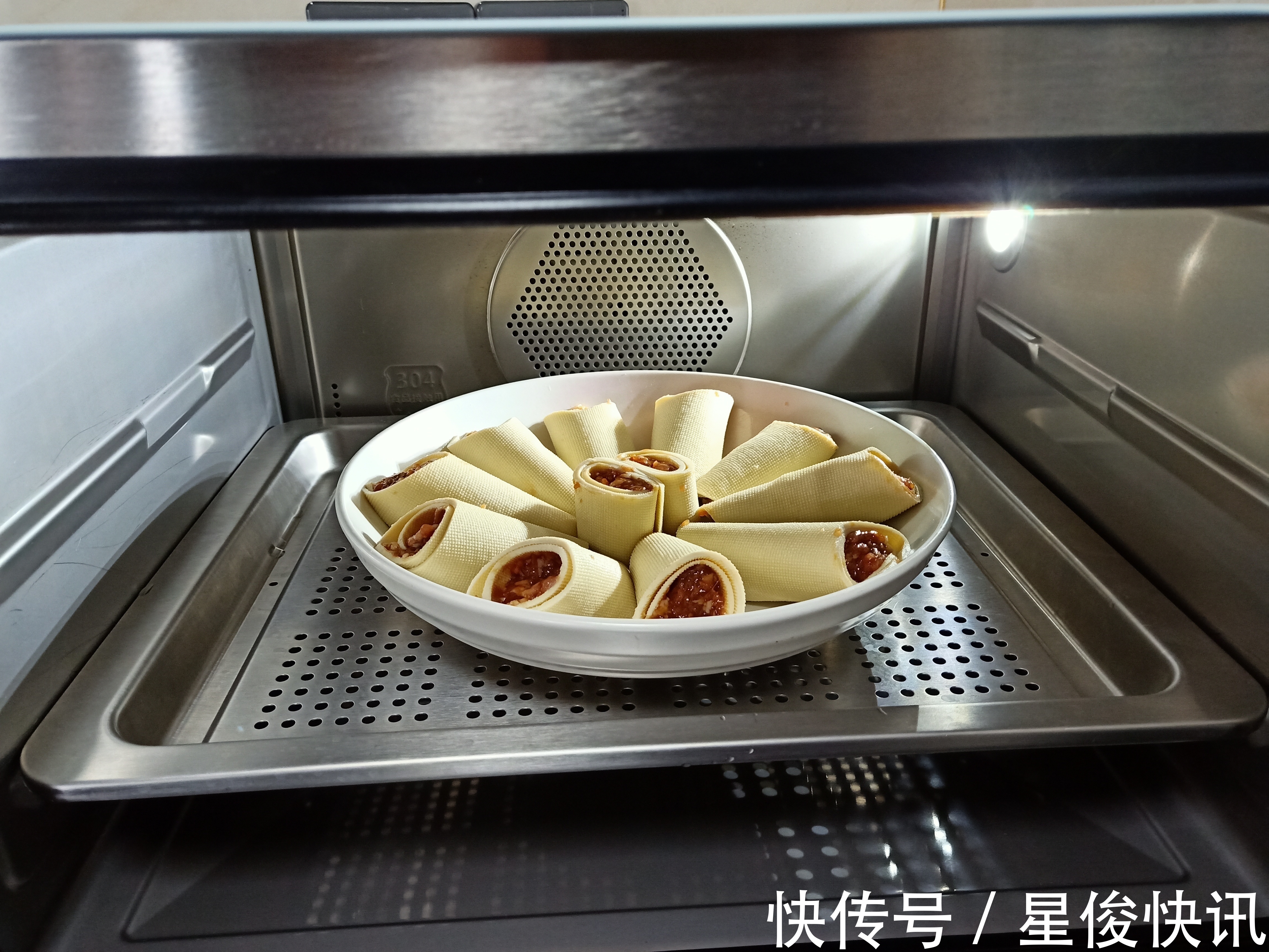好吃|年夜饭必做的团圆菜,一卷一蒸15分钟上桌,好吃好做好寓意