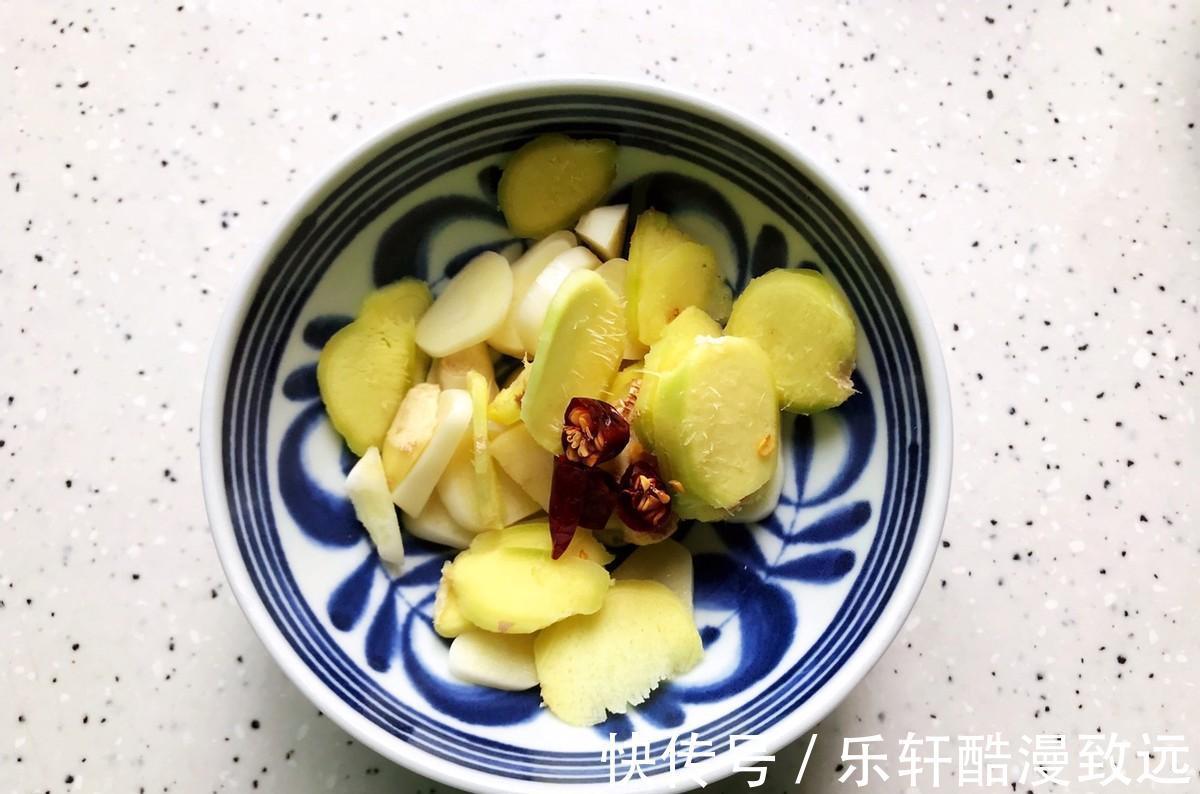 鲜美|夏天多给家人吃鱼,鲜美不腻,用豆腐一起炖至,全家都爱吃