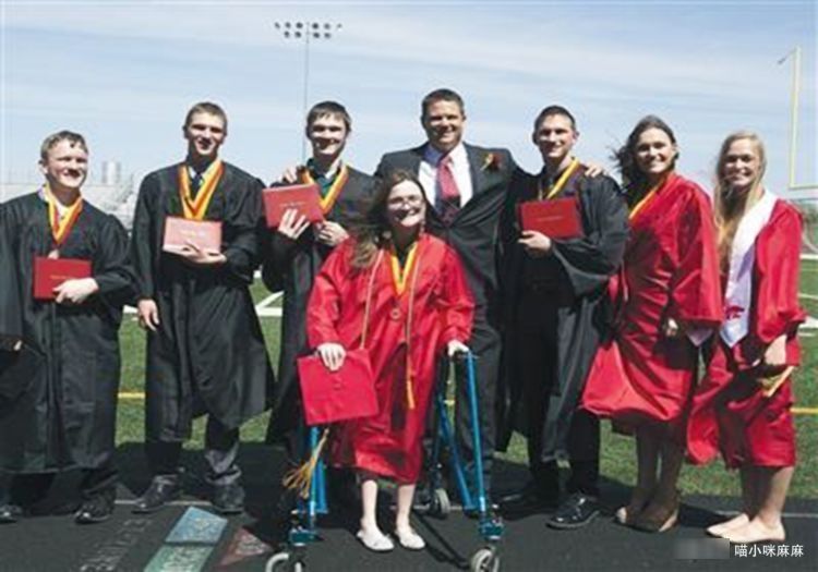 胎生|一胎生“一窝”是种什么体验？七胞胎一天用52片尿布，喝42瓶奶粉