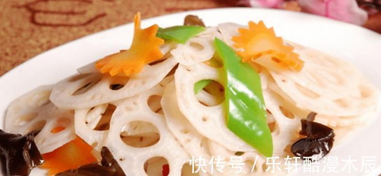 凉拌藕片|做凉拌莲藕焯水时多加一个料，莲藕不发黑，片片白净，更加脆爽