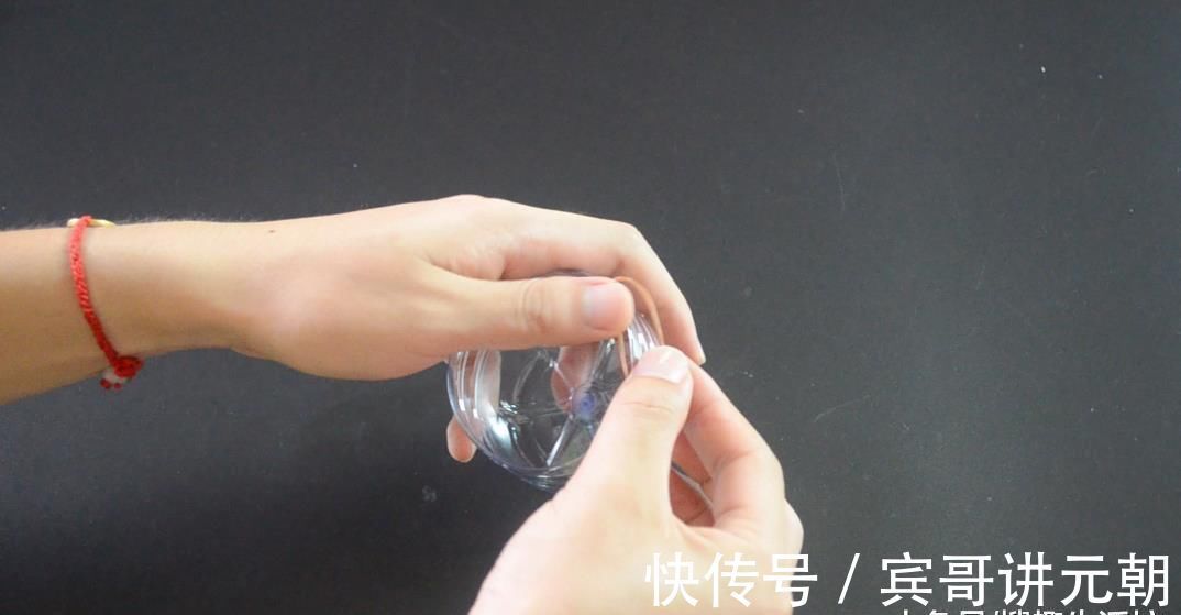 塑料瓶|橡皮筋绑在塑料瓶上太厉害了, 解决了很多家庭的烦恼, 看完赶紧试试