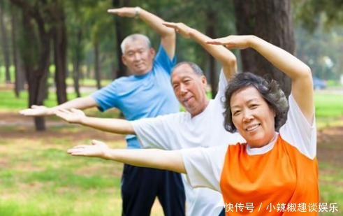 脑梗为何逐年增多?医生:别总冤枉肥肉,3种调料要少吃,莫忽视