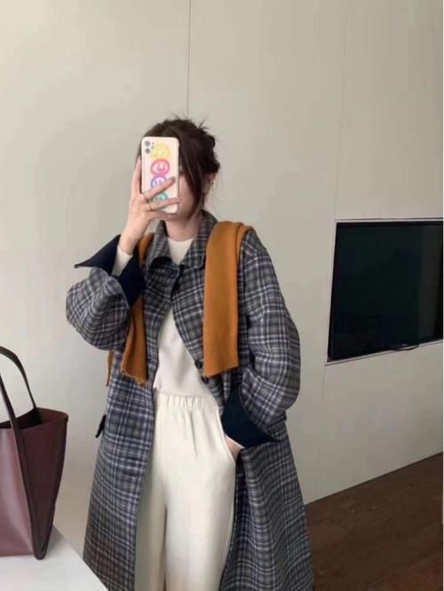 冬季大衣怎么穿才精致？这几款韩系搭配保你喜欢，简约又很淑女