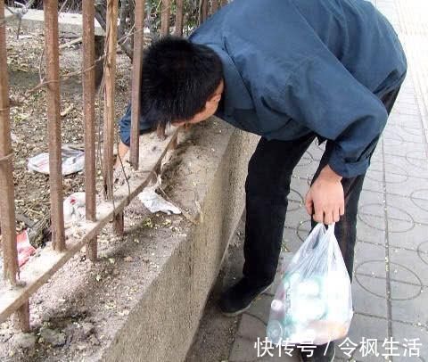 糊涂|患老年痴呆的人,出门时会有3个“怪象”,若没有,恭喜还不糊涂