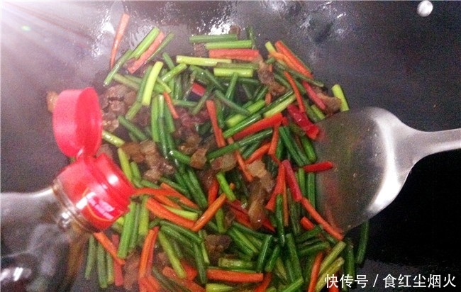 婆婆做的下饭菜,食材很简单,快速出锅,比大鱼大肉受欢迎