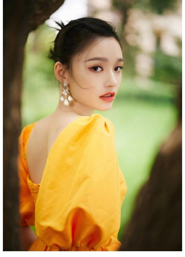 林允cos沉睡魔咒女巫