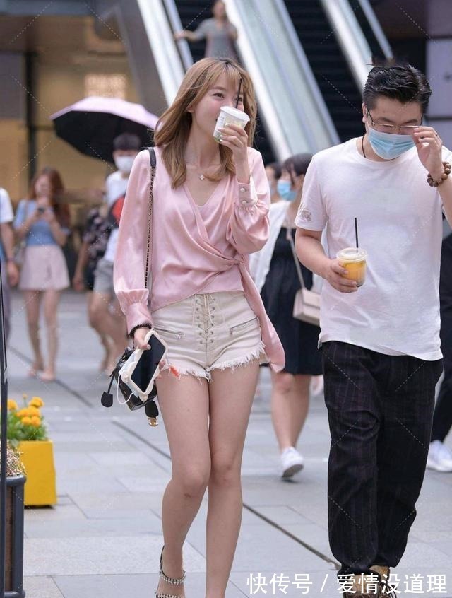 穿搭","m":"c26392ccae0af97af8f325bf27b0ea79d1de1797","nlabel":"stat_3050979081:zm.news.so.com:5bm85Luq6LWE6K6v,pageType_zmt,glevel_3","ntag":"tfashion;sfashion_时尚;kfashion_1:穿搭;kfashion_1:魅力;kfashion_1:打底裤;cfashi