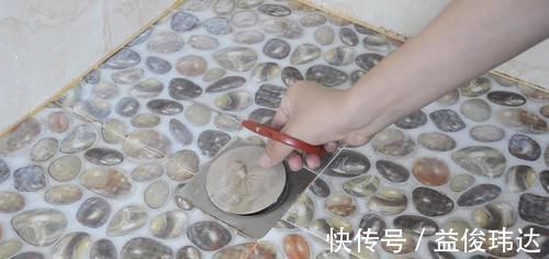 卫生间里放2根筷子,这个用途太聪明了,一年省下不少钱,学学吧