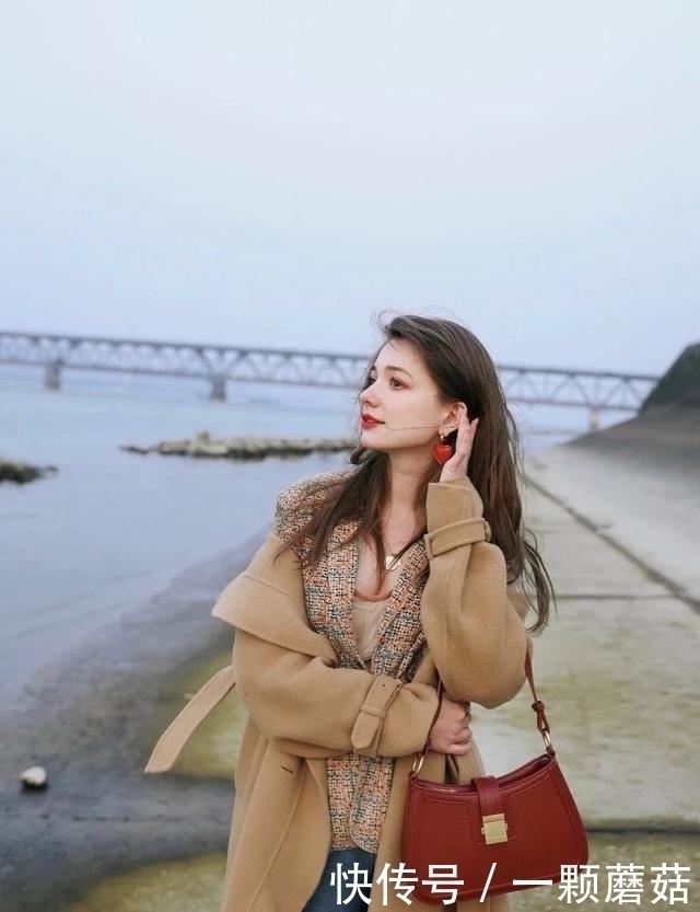 驼色|驼色才是秋冬高级色,优雅质感还大气,俄罗斯博主秋装示范太美了