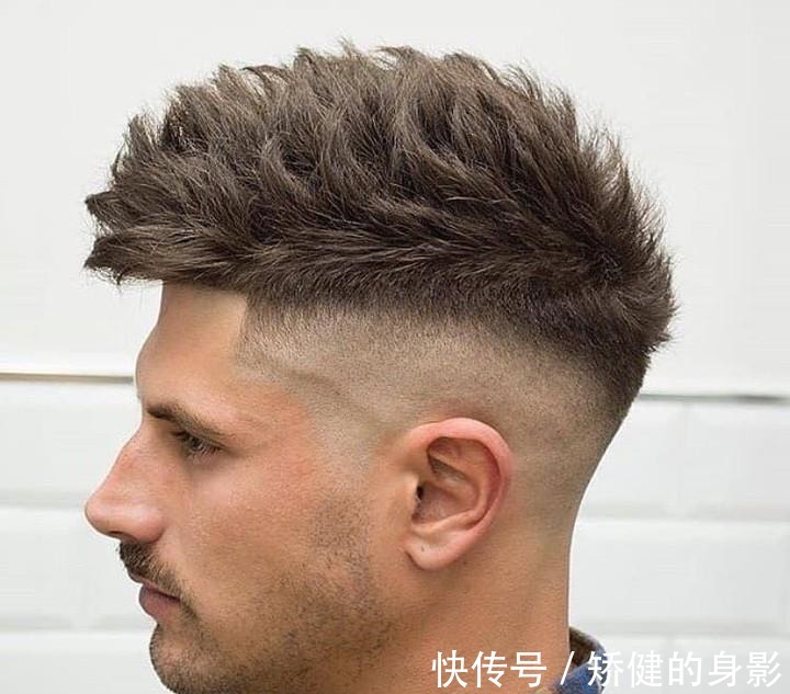 三面 男人过了35岁,别乱剪发型,今夏试试这三款,帅气更显精神!