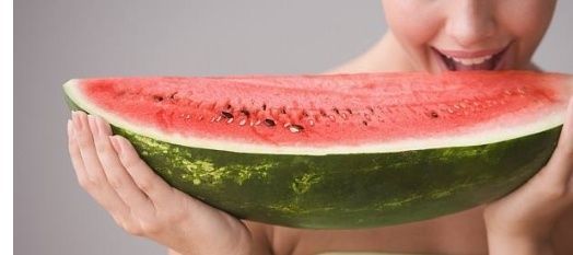 孕期|孕妈要注意,再馋也尽量远离这3种食物,否则可能会影响孩子发育