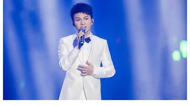 跨年晚会上，张艺兴《一念双生》引关注，王一博等艺人表现不俗