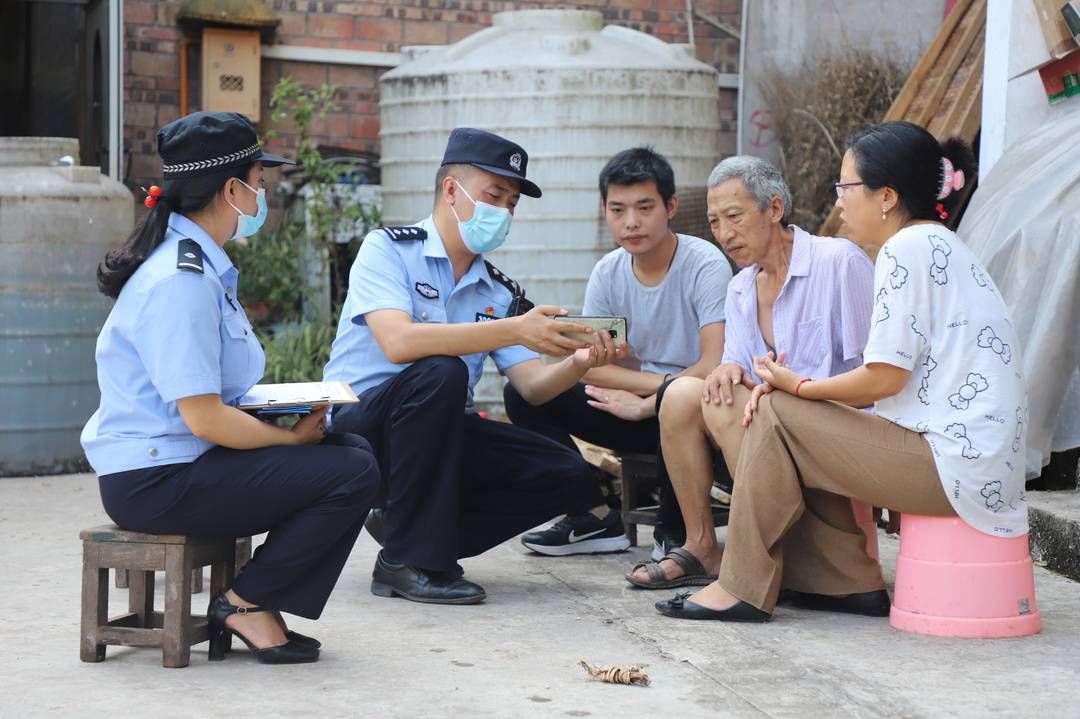 共和村|重庆九龙坡基层民警战高温 坚守本职岗位