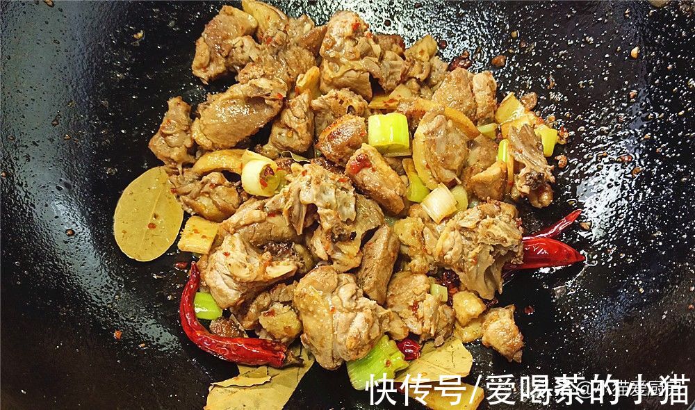 大料|国庆节教你做一个土豆焖鸭肉，成菜味道香而不腻，不错的下酒菜