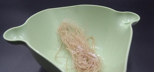  泡发粉条时，水里加点它，3分钟快速泡发还嫩滑有嚼劲，太方便了