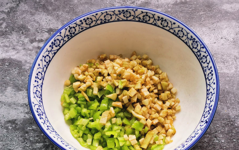 小丁|茄子的新吃法，在外面吃不到，做成馅料比肉香，出锅全家人抢着吃