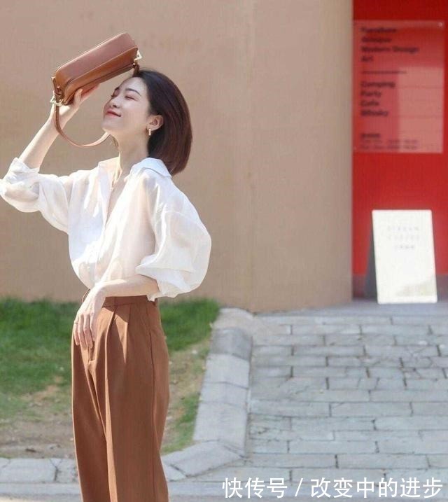 针织衫 短裤、凉鞋收起来吧!入秋后流行这样穿,时髦显瘦又有气质!