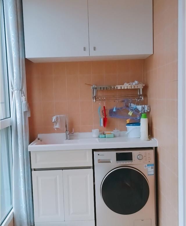 沙发|她家入住两年的房子,装修不豪华,每天都要收拾干净,羡慕极了
