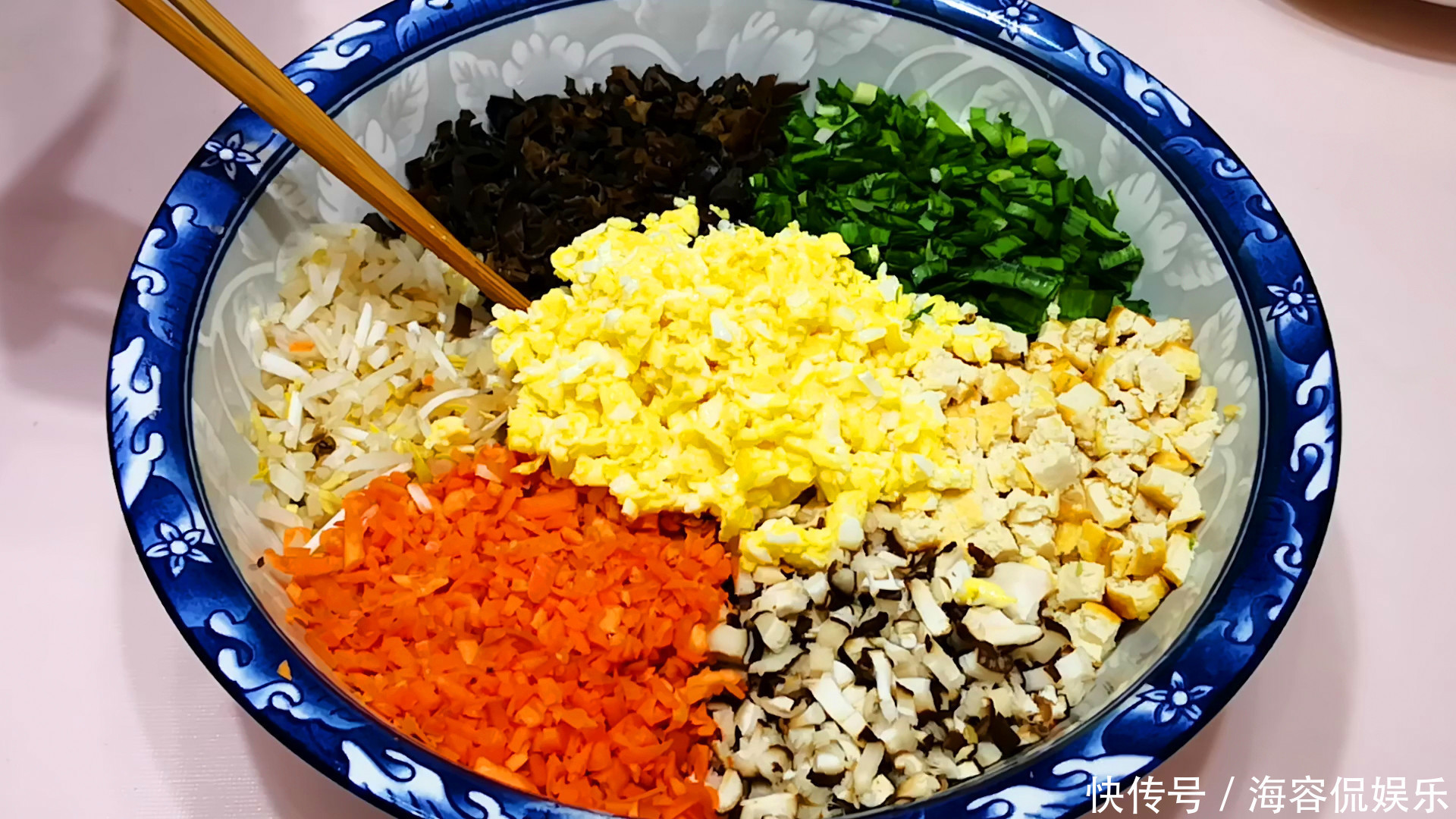  美味|素馅饺子如此调馅，简约而不简单的美味，比肉饺子香，3碗不够吃