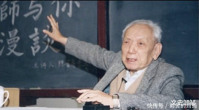 陈省身的数学人生开创几何新纪元,为中国数学教育打下坚实基础