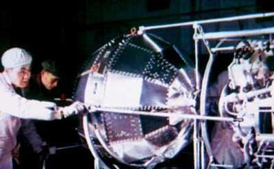 东方红 东方红一号还在轨运行,失去动力50年,它为何“永不落”