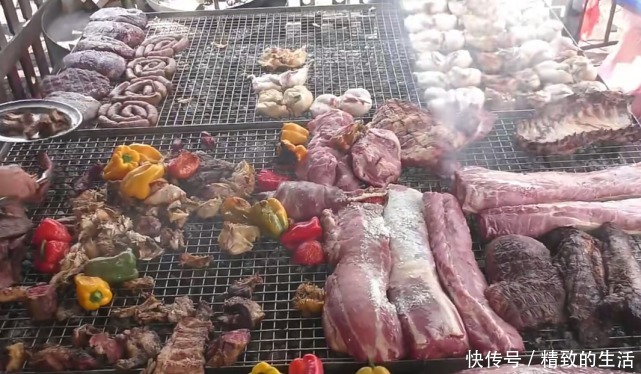  香肠|阿根廷烤肉场面太霸气，香肠排骨牛肉种类繁多，吃货没一个能抗拒
