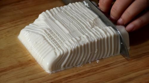 皮蛋豆腐别只会凉拌，这样做成汤羹，细腻爽滑，营养又美味