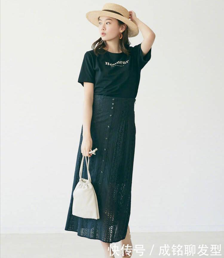 纯白色|这才是气质女人最爱的夏日打扮,“T恤+半裙”搭配法,优雅又时髦