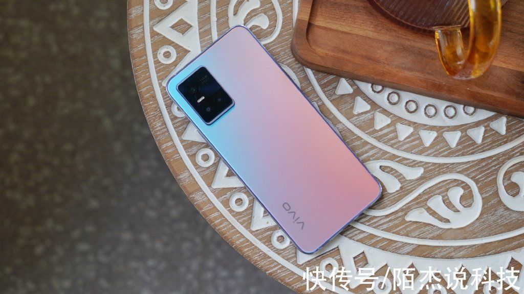 s10|都说vivo S10 Pro可以一键拍出好看的自拍，究竟是不是真的？