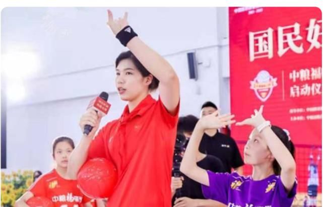 排球|久违！中国女排2大夺冠功勋携手亮相，亲自向球迷传授排球知识