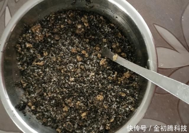 艾叶糍粑这样做非常简单，艾味四溢，口感香甜，好吃！